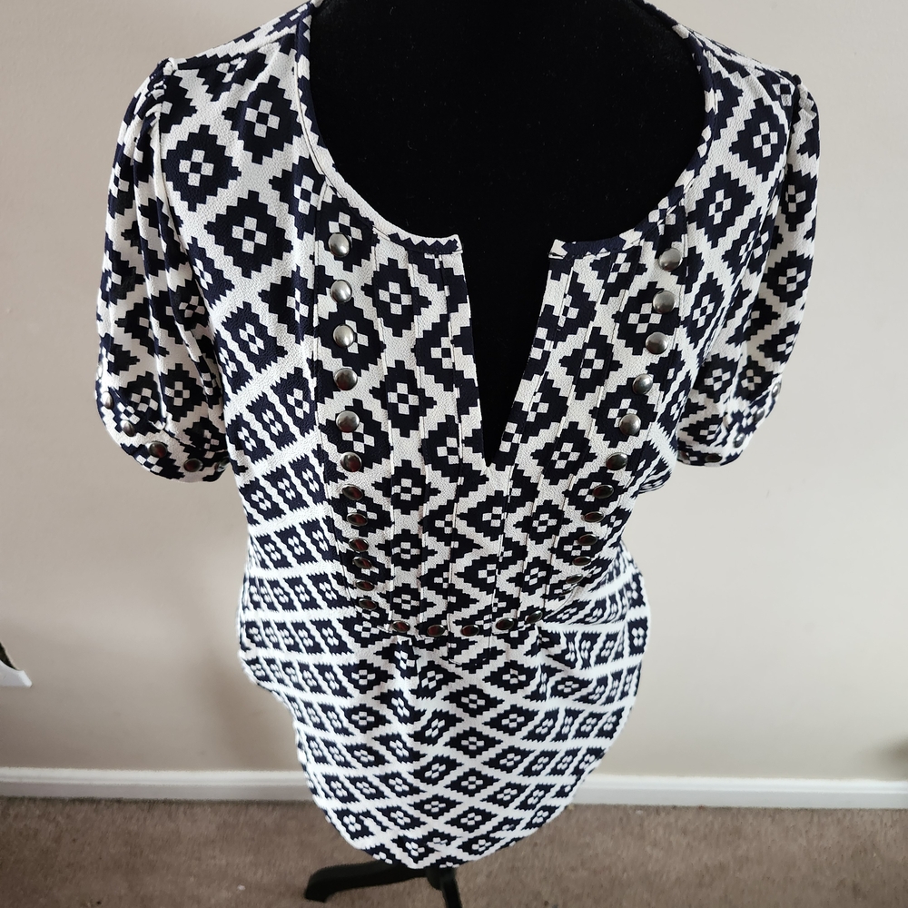 41 Hawthorn Black and White Geometric Blouse